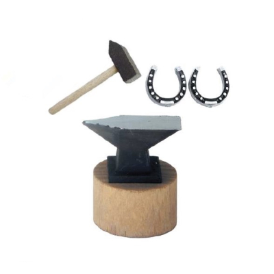Amboss mit Hammer und 2 Hufeisen